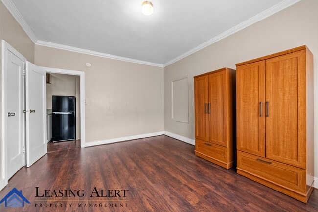 Building Photo - 112 S Cummings St