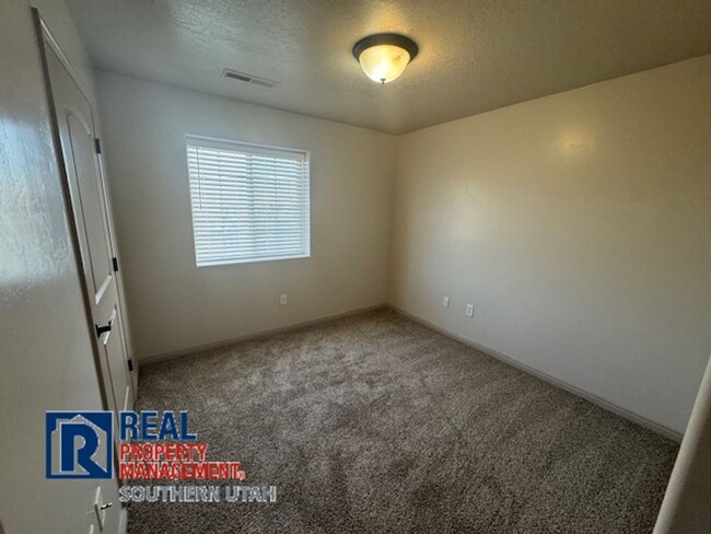 Building Photo - Millcreek Springs Townhome