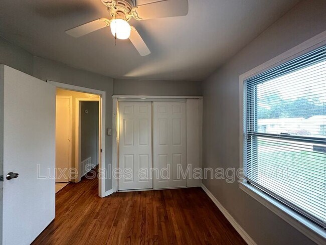 Building Photo - 3409 Willow Creek Dr