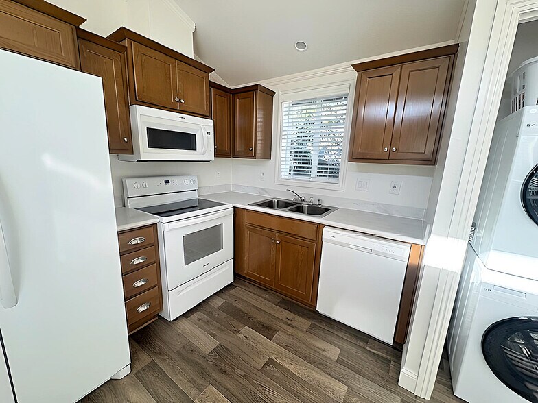 Building Photo - 8531 Kittyhawk Ave