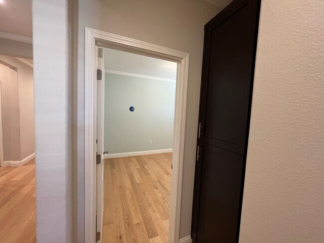 Building Photo - Newer single story home located in desirab...