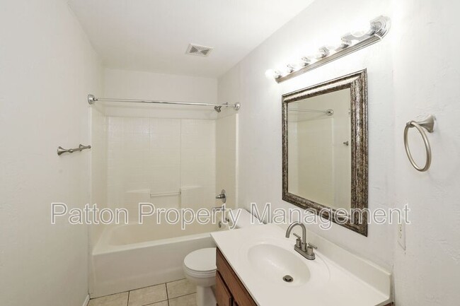 Building Photo - 6205 Janae St