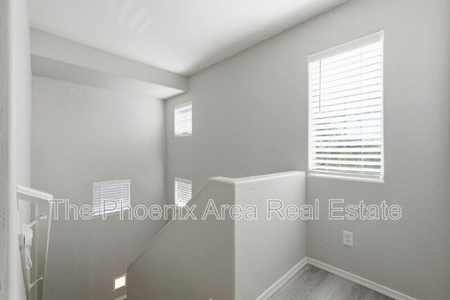 Building Photo - 534 E Bartlett Way