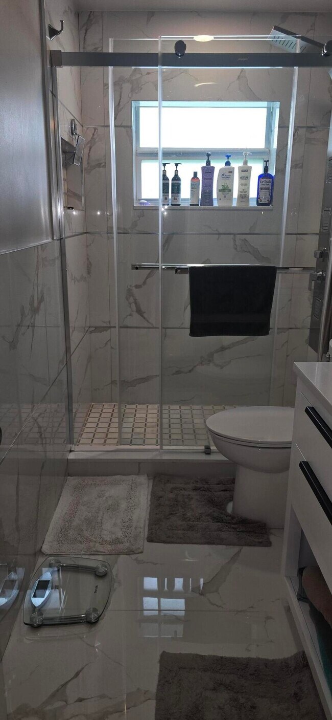 Building Photo - 288 NW 89th Ave