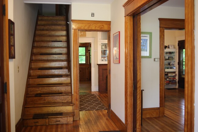 Building Photo - 36 Highland Ave