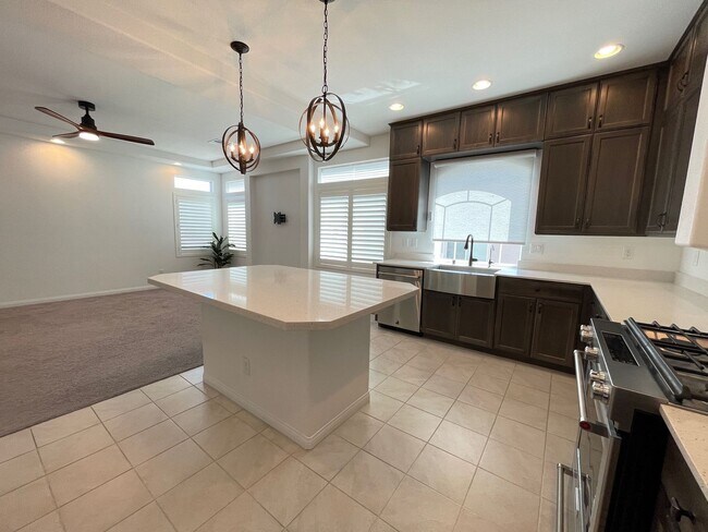 Building Photo - 3 Story house 4 bedroom / 3.5 bath, Southwest