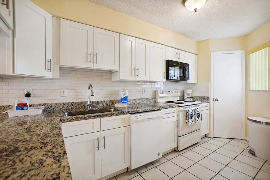 Building Photo - 180 Ocean Hibiscus Dr