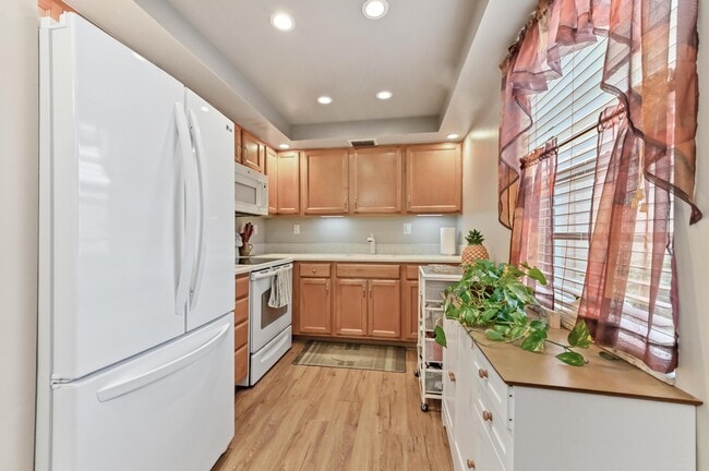 Building Photo - 302 Capri Dr