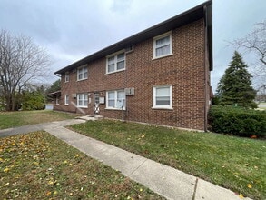 Building Photo - FRESHLY PAINTED 2BR, 1BA condo, close to RT59 shopping and restaurants. NAPERVILLE 203 SCHOOLS!