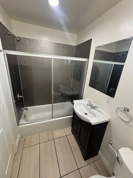 Building Photo - 638 W Colden Ave