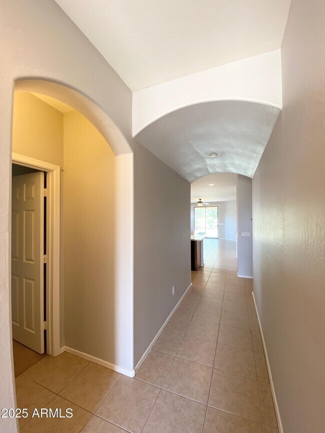 Building Photo - 1376 E Mia Ln