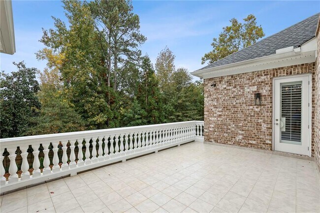 Building Photo - 3750 Robinson Rd NE