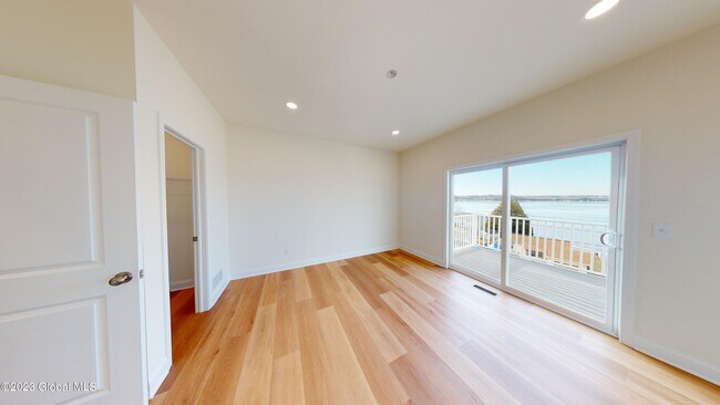 Building Photo - 544 NY-9P