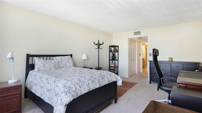 Building Photo - 4020 Galt Ocean Dr