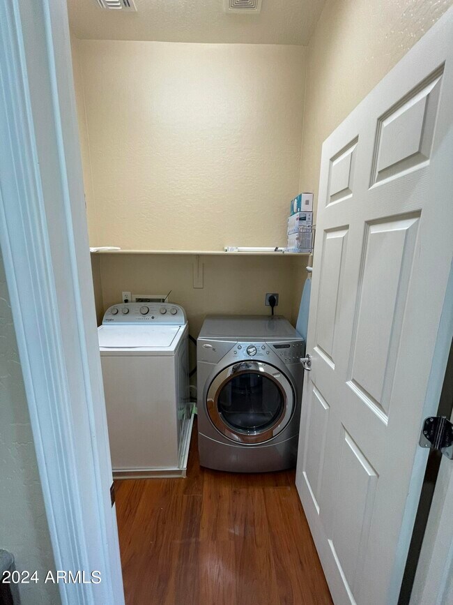 Building Photo - 15240 N 142nd Ave