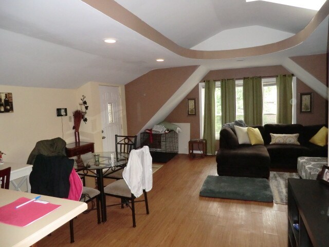 Building Photo - 1030 N Milwaukee Ave