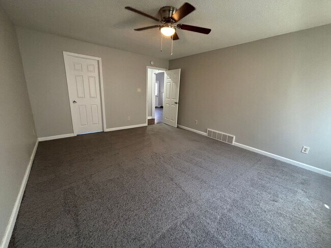 Building Photo - 1231 Beaver Trail Dr