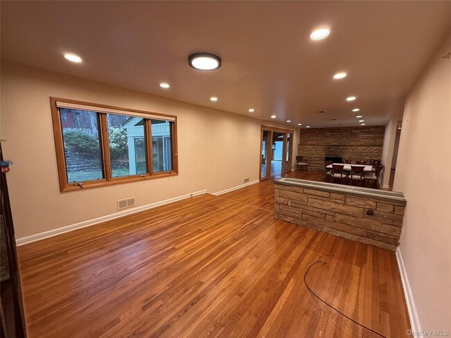 Building Photo - 12 East Pl