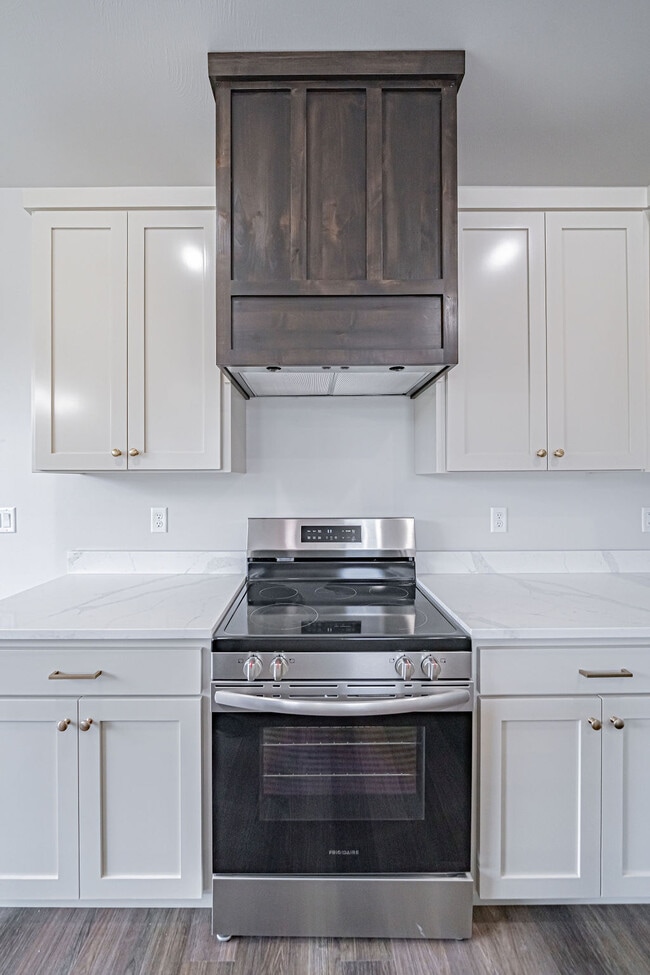 Building Photo - 2966 Huntshire Ave