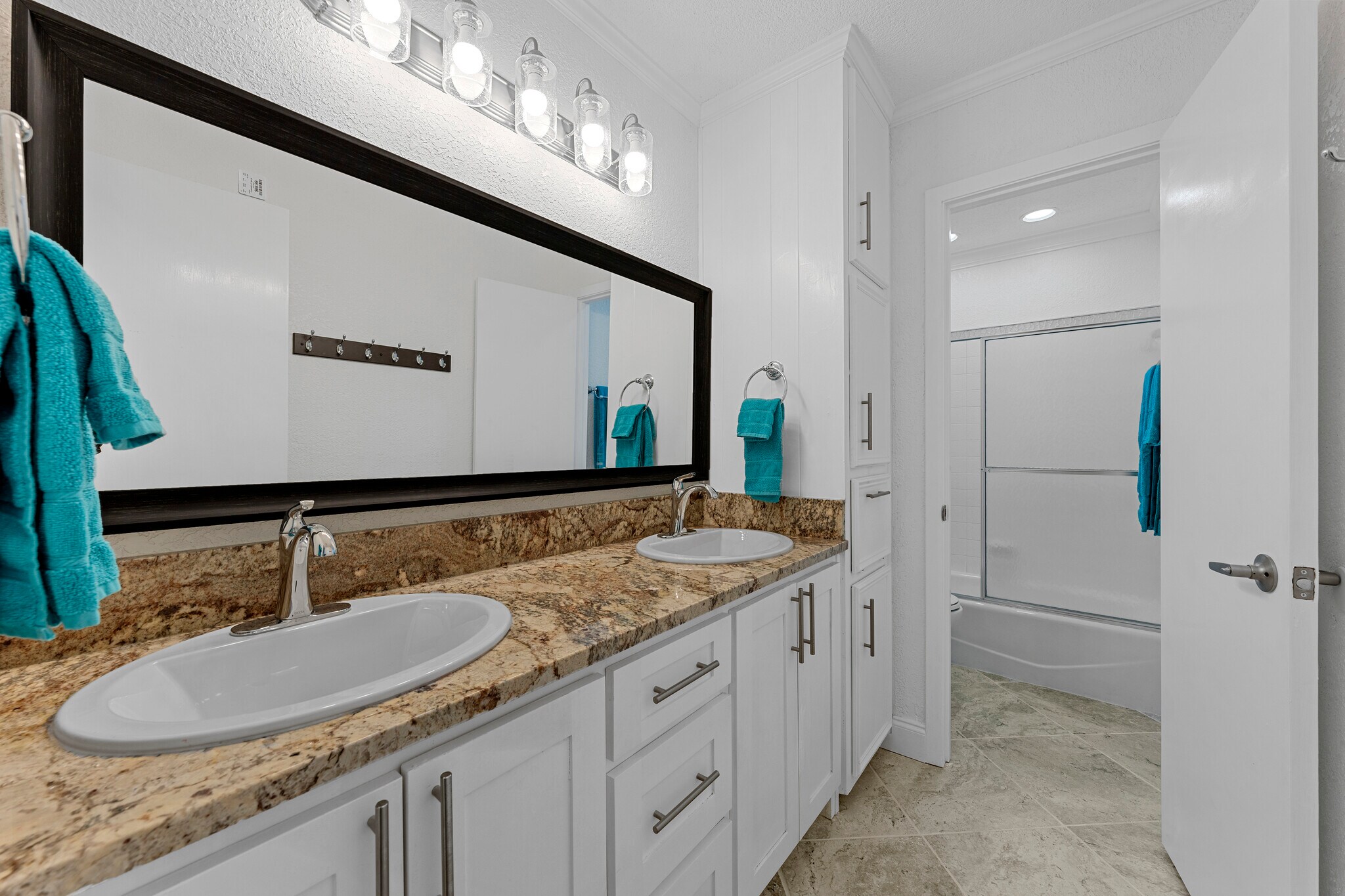 double vanities - 7105 Fish Pond Rd