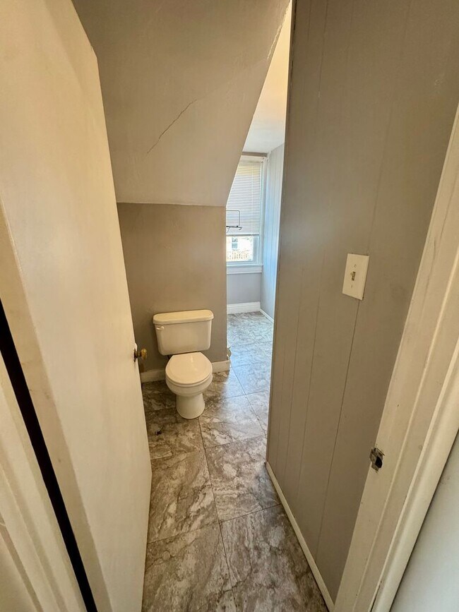 Building Photo - 4451 Highridge St