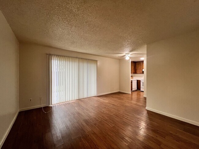 Building Photo - 1160/1162 Lisa Court