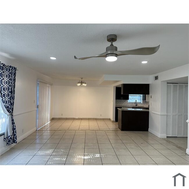 Living Area/Dining Room - 4340 NW 80th Ave