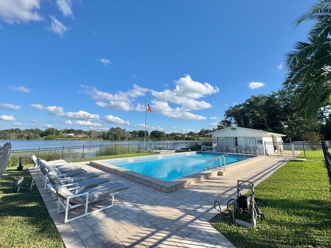 Building Photo - 1550 11th St NE