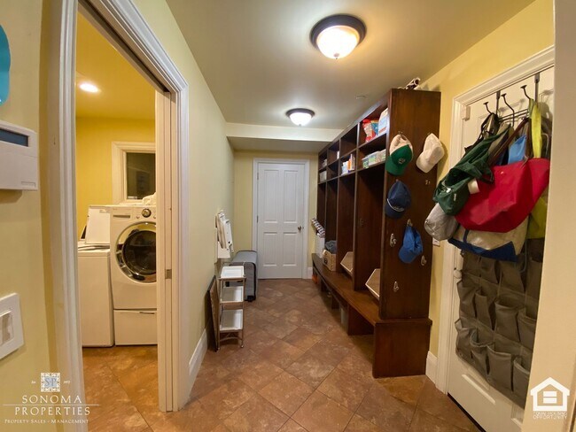 Building Photo - Stunning Furnished Eastside Home