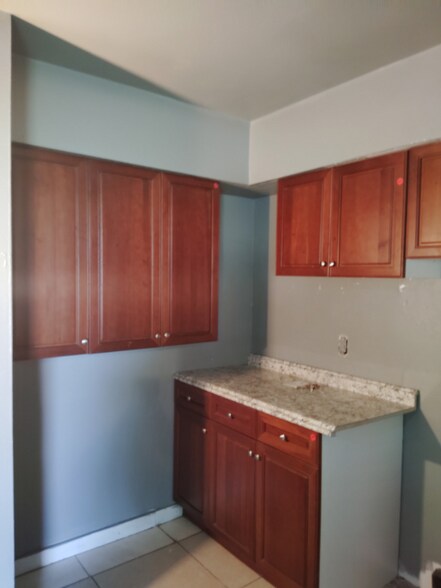 Building Photo - 873 Van Buren St