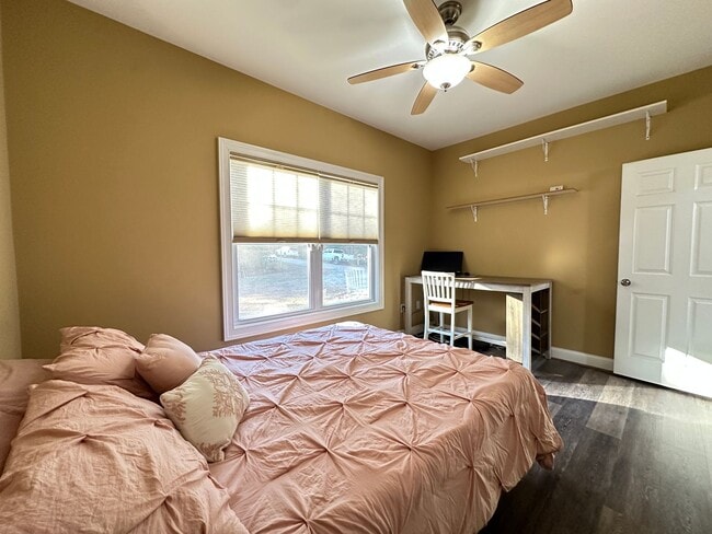 Building Photo - Lovely Custom Built Home with 2 Car Garage and Lots of Privacy