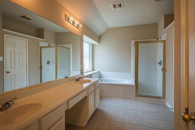 Building Photo - 23 Heron Hollow Ct