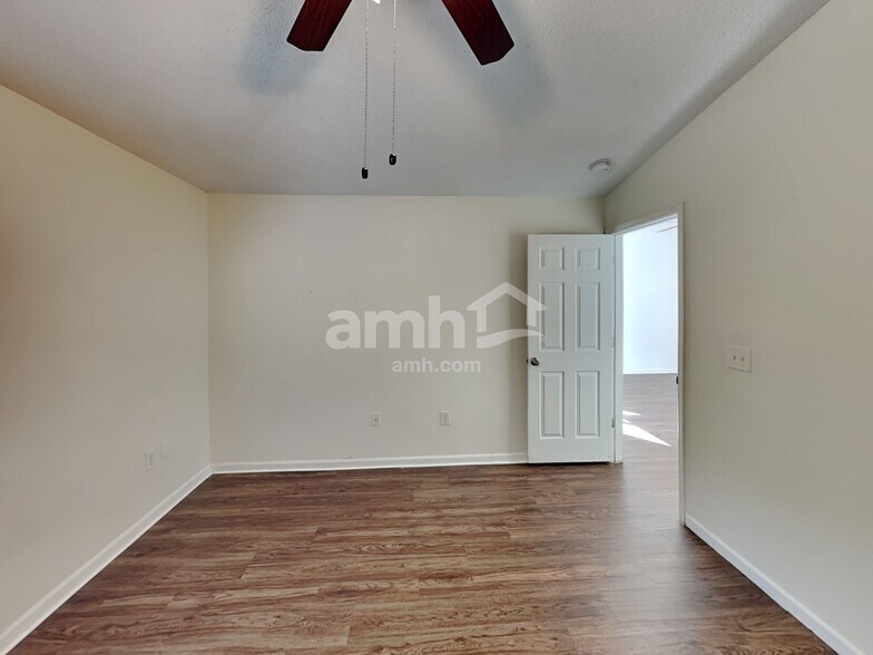 Building Photo - 1209 Blufield Ave