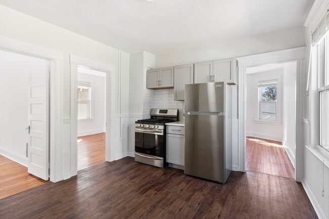 Building Photo - 44 Churchill St