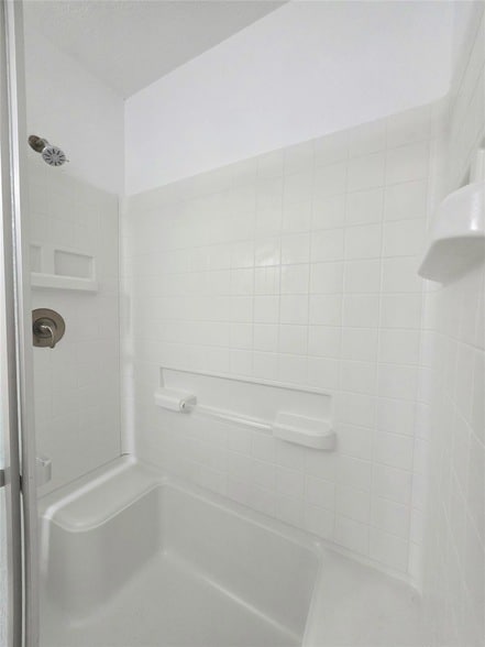 Building Photo - 15208 Spring Hill Ln
