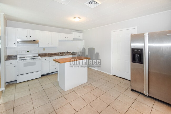 Building Photo - 5801 Westhaven Dr
