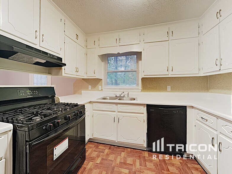 Building Photo - 60 Beaverdam Ct