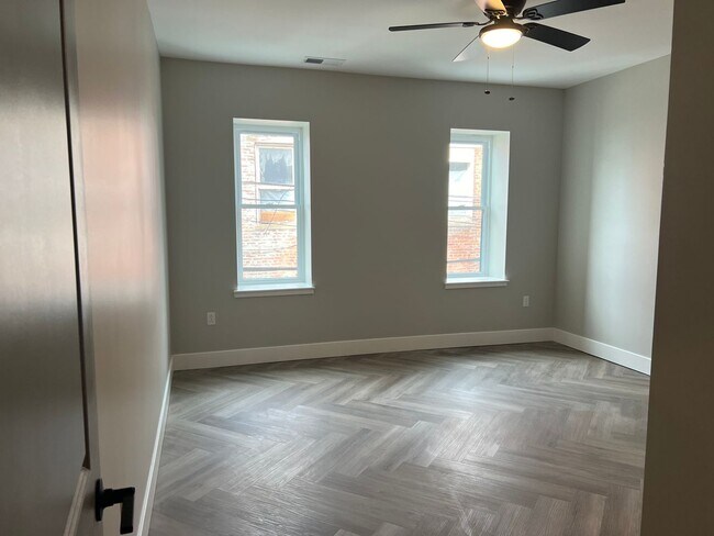 Building Photo - eml649