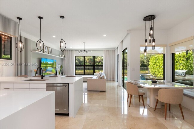 Building Photo - 9529 Eden Roc Ct
