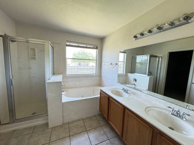 Building Photo - 3301 Bull Run Dr