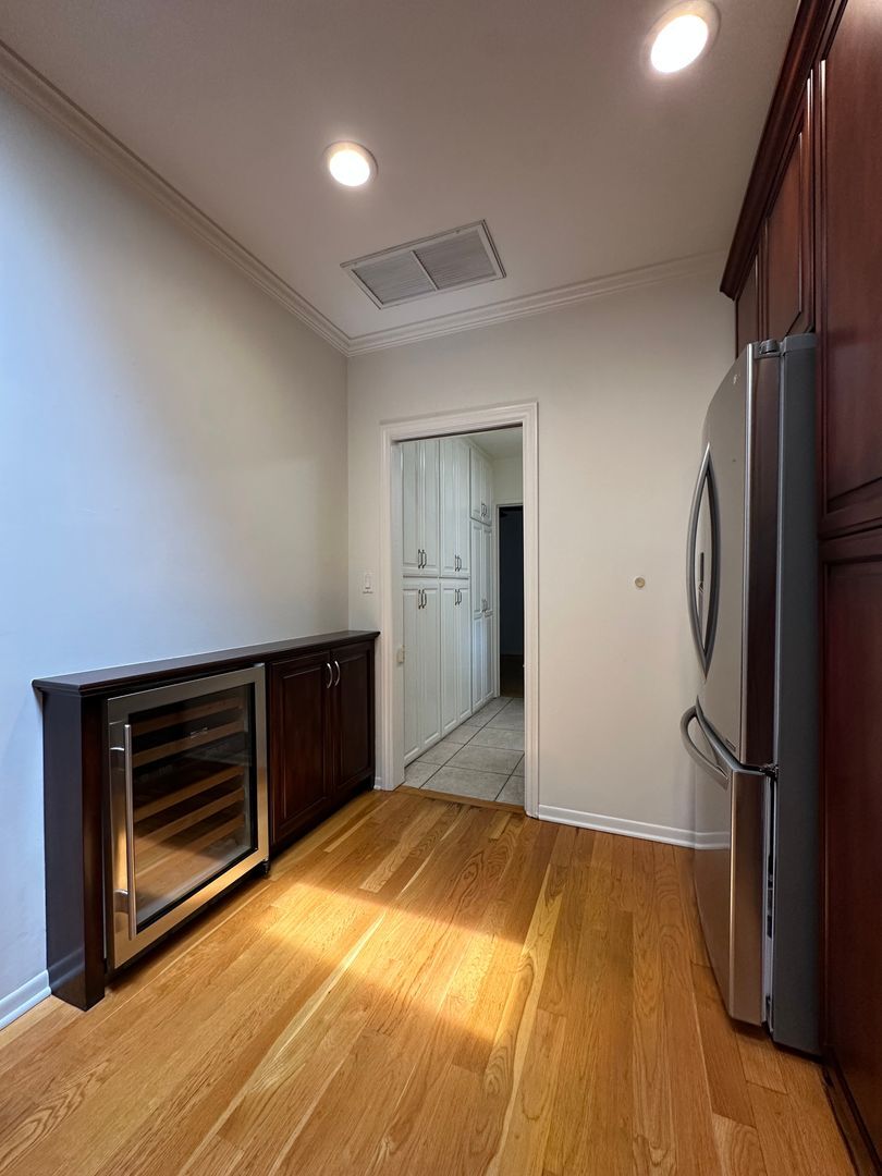 Building Photo - Rare Sherman Oaks Lease | 4beds + 3baths + Large Office in a tree lined street with a large yard,...