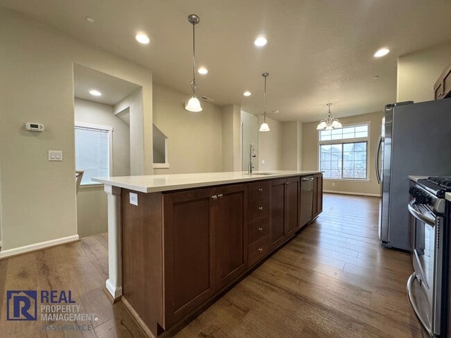 Building Photo - Spacious, well-designed Townhome in the River Terrace community!!
