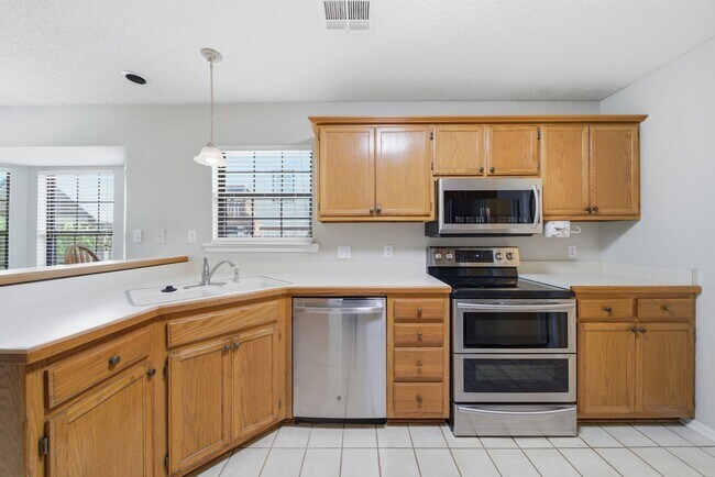 Building Photo - Large 3 bedroom, 2 bath home in Broken Arrow School District.