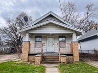 Building Photo - 3 Bedroom House