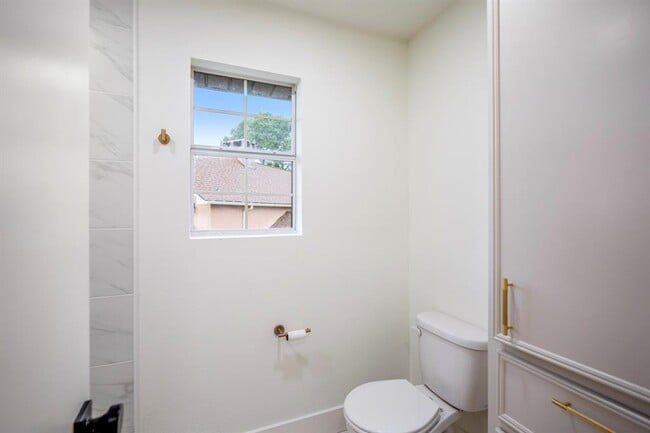Building Photo - 17 Dowlen Pl