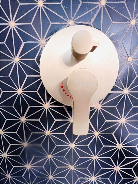 Building Photo - 9101 La Salle Ave