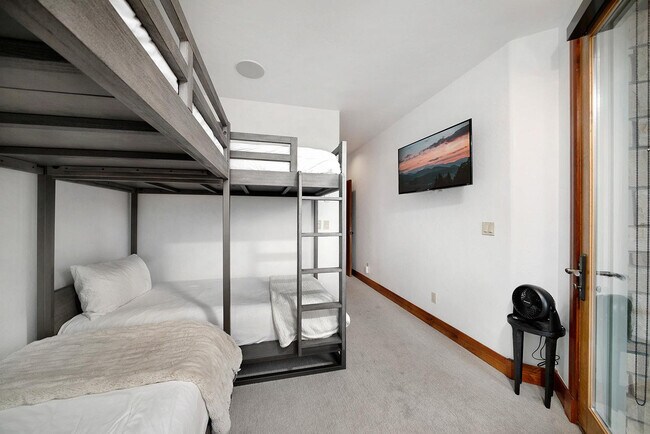 Building Photo - 100 Aspen Ridge Dr