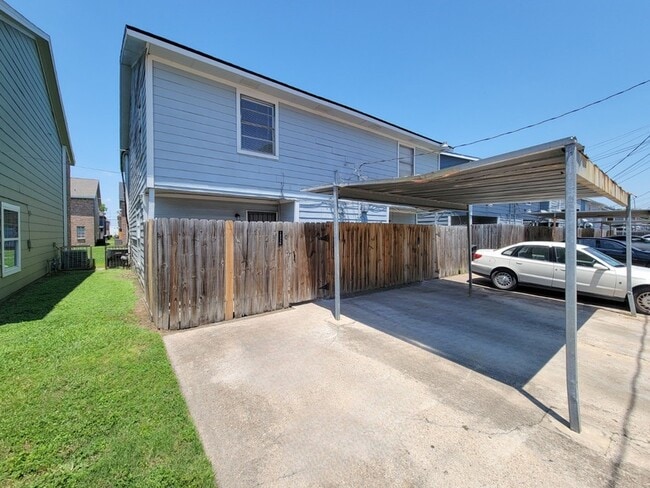 Building Photo - 12330 Ormandy St