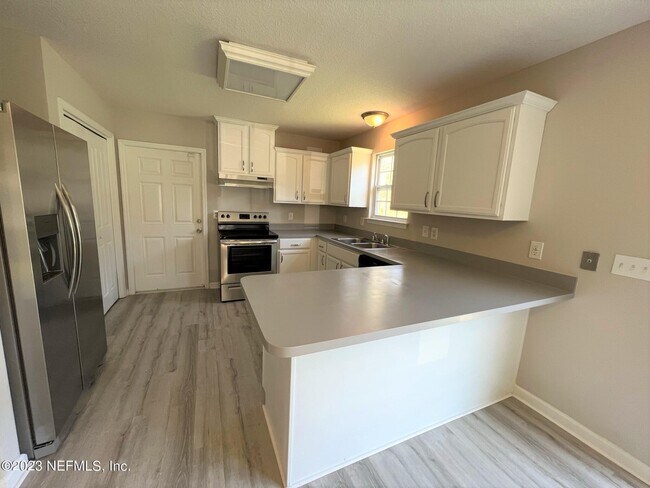 Building Photo - 1044 Bruen St