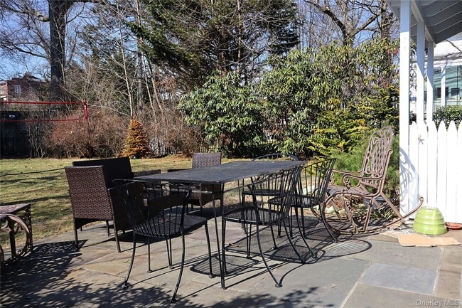 Building Photo - 14 Bonnett Ave